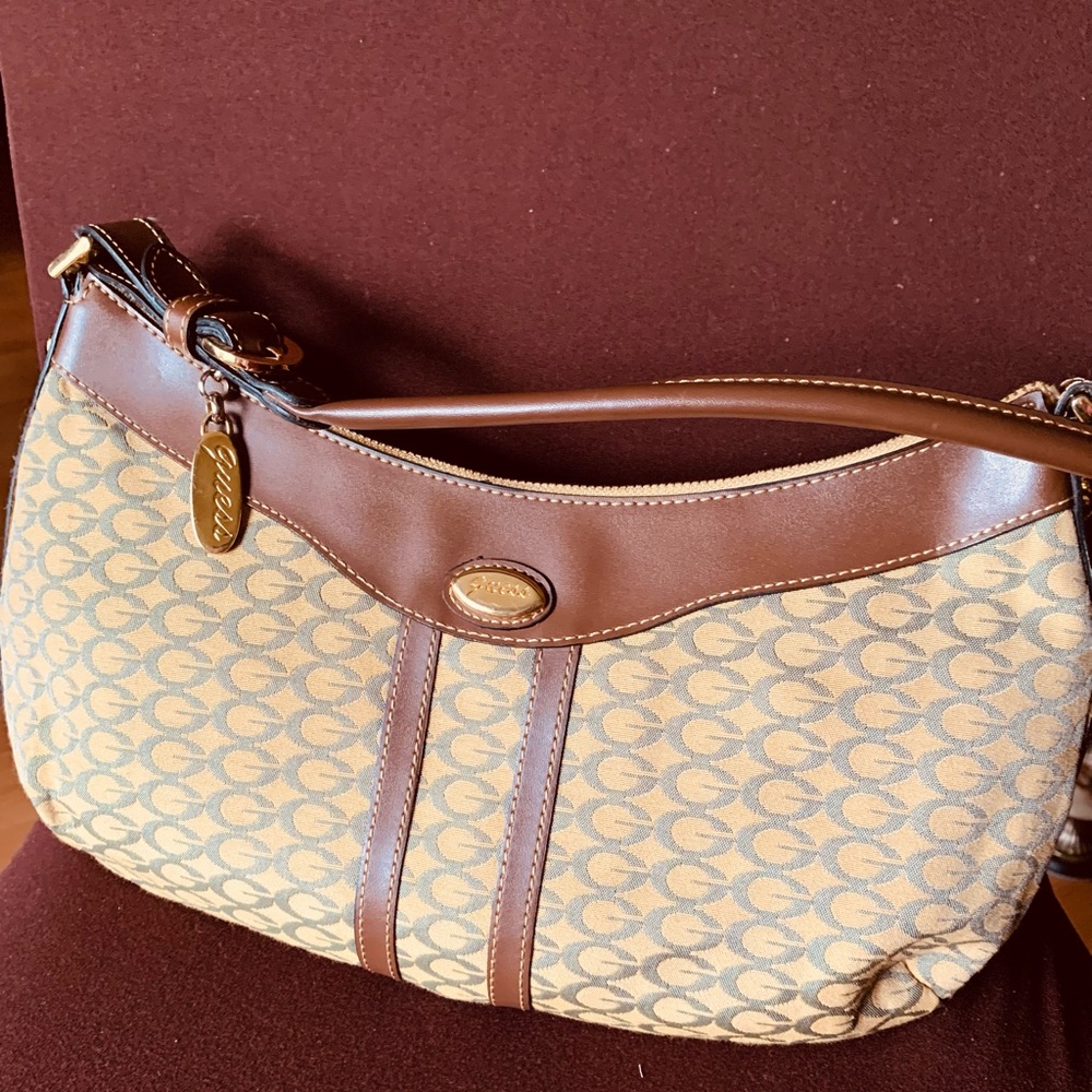 Guess Vintage Shoulder Bag